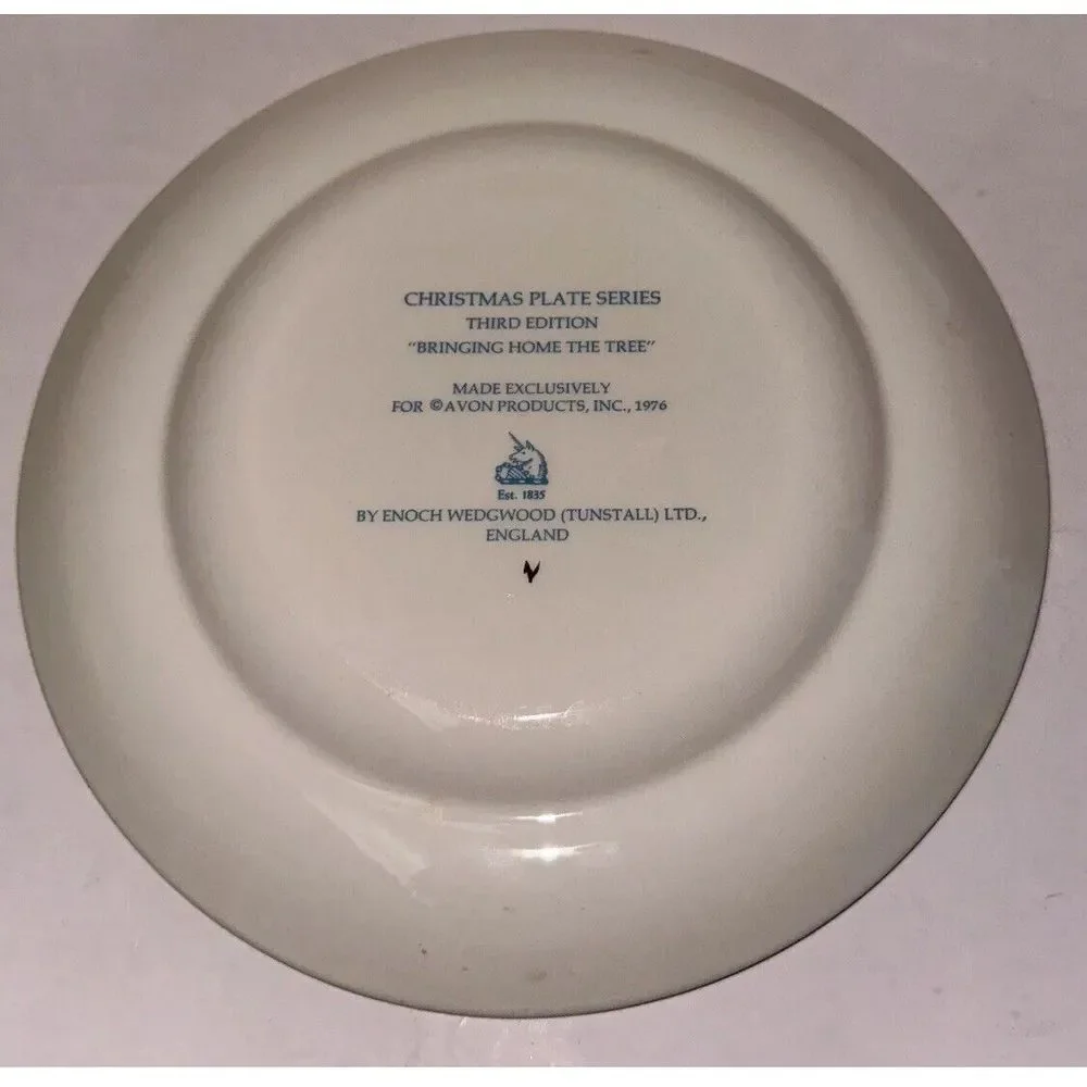 Vintage Avon Christmas‎ Plate 1976 Bringing Home the Tree with Original Box